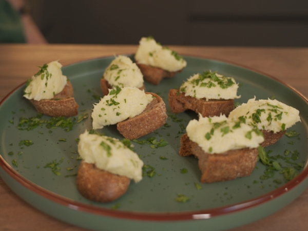 BACCALÀ MANTECATO SU CROSTINI DI PANE KEFOOD